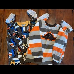 2 pairs 5T Carter’s footie pajamas